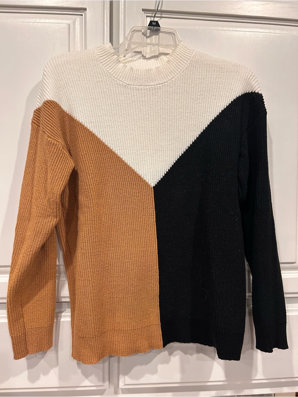 ANDREE BY UNIT Colorblock Crewneck Sweater in Cream, Camel & Black